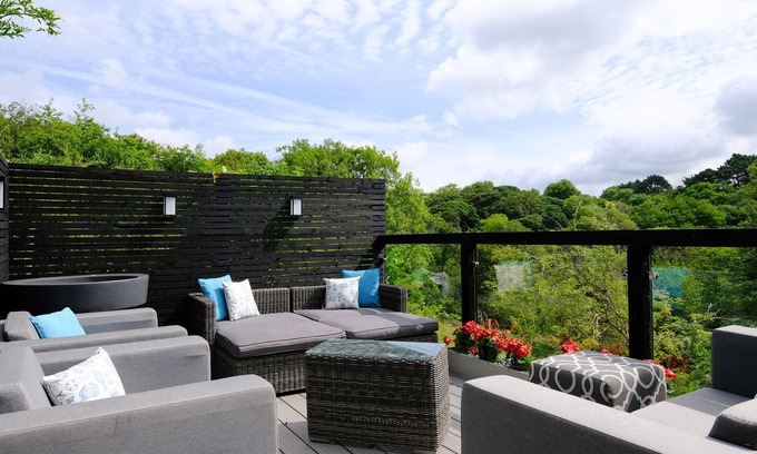 Truro House | Rivergarth: Pet-Friendly Holiday Cottage in Beautiful Malpas