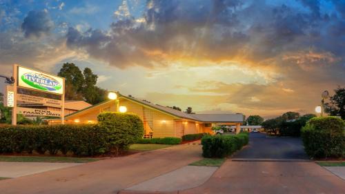 St. George Hotel | Comfortable Riverland Motor Inn with Pool and Dining Options