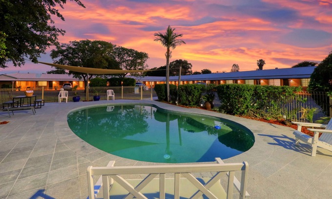 St. George Hotel | Relaxing Stay at Riverland Motor Inn & River's Restaurant
