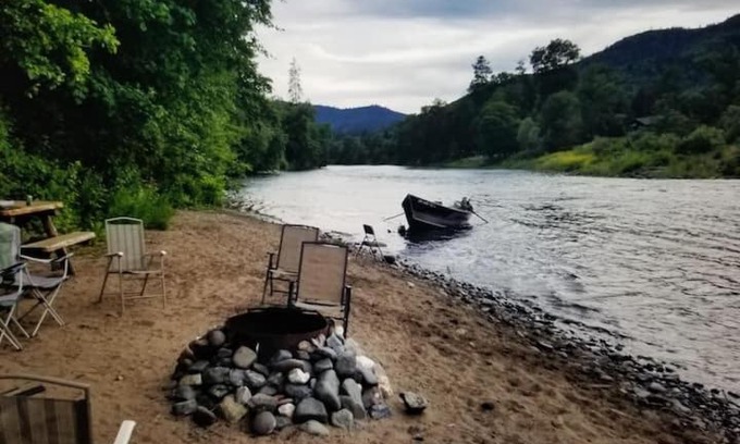 Grants Pass Bed & Breakfast | Riverlife: Family and Pet-Friendly Escape Awaits You