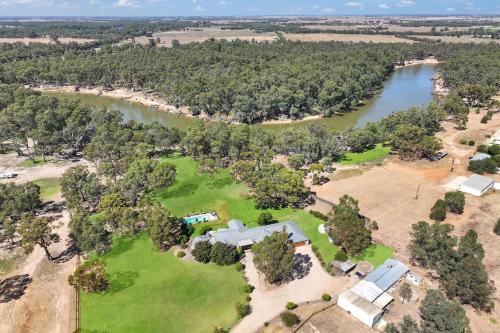 Moama House | Relaxing Riverlyne: Riverfront Holiday Home with Pool