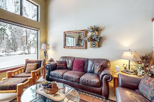 McCall Apartment | Rivers Bend: Family-Friendly Retreat with Pool Access