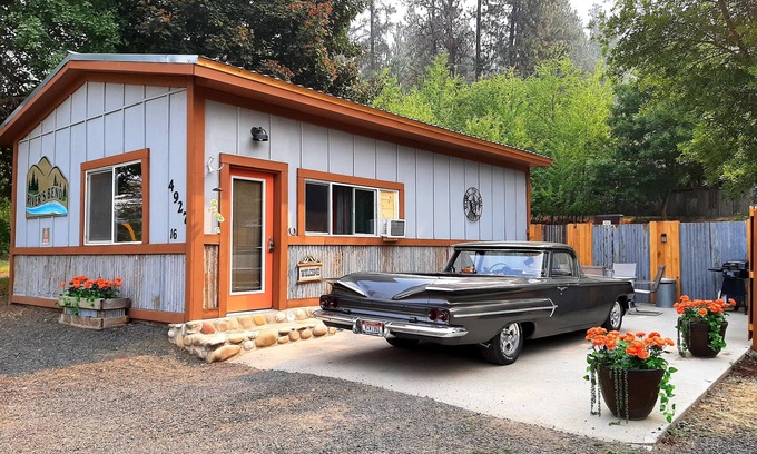 Fenn Cabin | Top-Rated Retreat at River's Bend Near Clearwater River