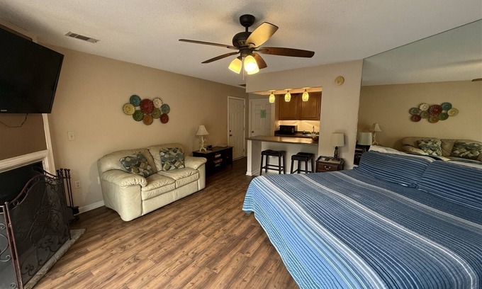 Helen House | Rivers Edge Condo 803C: Pet-Friendly Retreat with Pool Access