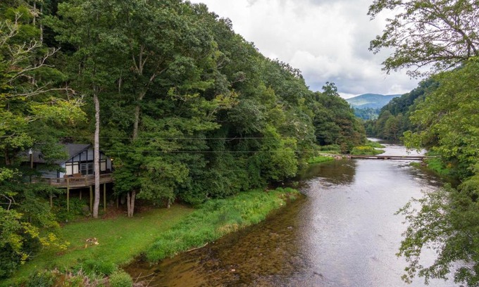 Todd House | Rivers Edge: Family-Friendly Retreat in Todd, 4-Star Comfort
