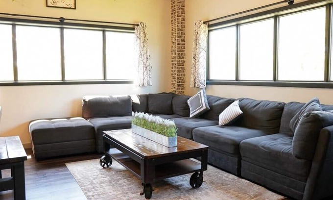 Niles Apartment | Rivers Edge Lofts - Unit 6: Guest Rated 9.4, Family Friendly!