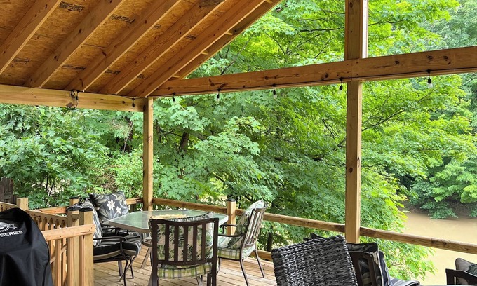 Austinburg Cottage | Pet-Friendly Retreat at Rivers Nest - Guest Rated 10/10!