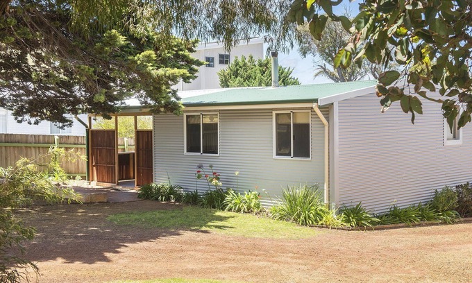 Augusta Cottage | Riverscape Cottage No.5: Scenic Views & Cozy Fireplace