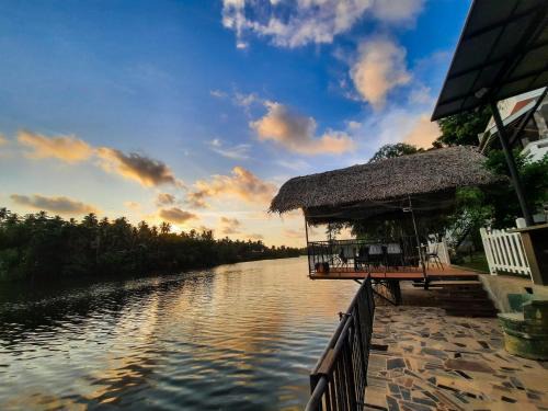Wennappuwa Villa | Rivershore Villas: Oceanfront Getaway with Pool and Dining