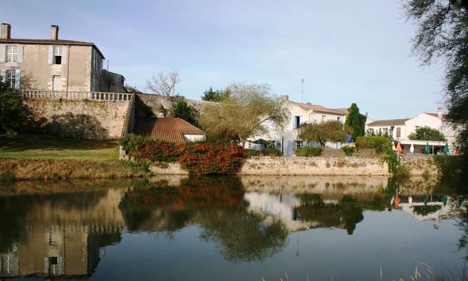 Mornac-sur-Seudre House | Riverside 4 bedroom House in a stunning village, close to miles of beaches