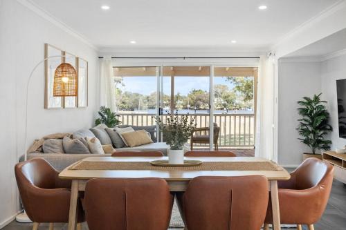 South Yunderup House | Riverside Bliss - Luxe Retreat in South Yunderup - Pet friendly