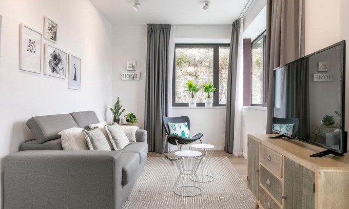 Basurto-Zorroza Apartment | Riverside by Forever Rentals: 4-Star Family-Friendly Retreat