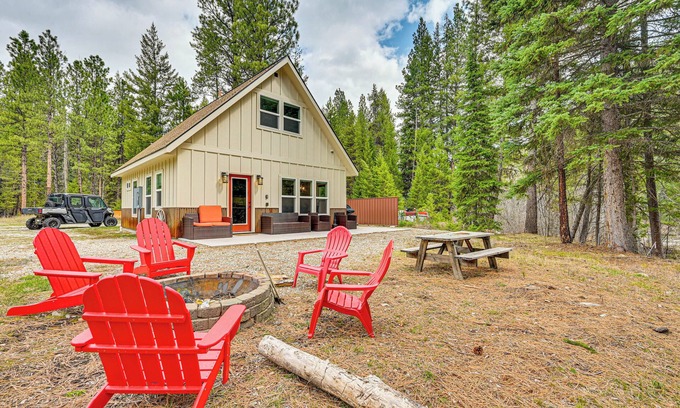 Darby Cabin | Pet-Friendly Darby Cabin: Steps from the River and Spa!