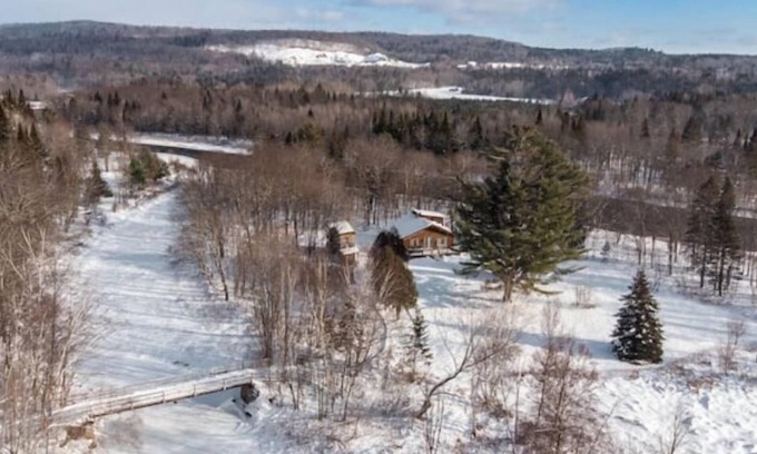 Saint-Raymond Cabin | Riverside Cabin: Kayaking, Fishing, and Relaxation
