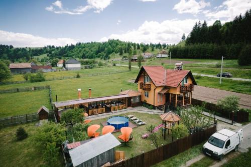 Galautas House | Riverside Cabin: Pet-Friendly Retreat with Ocean Views