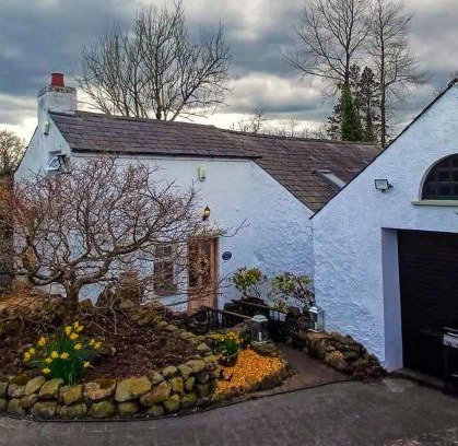 Ballyclare House | Riverside Cottage at Logwood Mill: Pet-Friendly Oceanfront Retreat