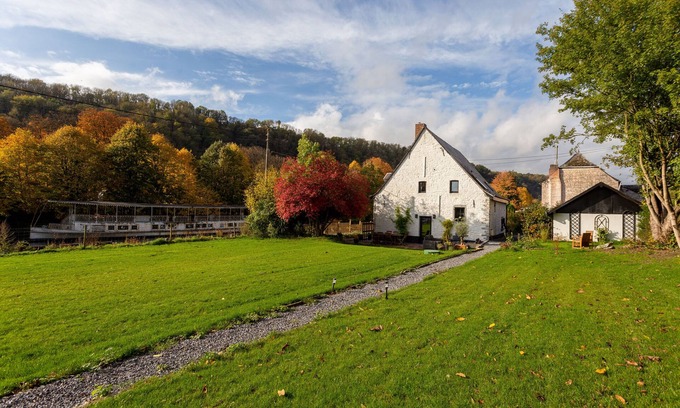 Bouvignes-sur-Meuse House | Pet-Friendly Riverside Cottage Dinant - Guest Rated 10/10