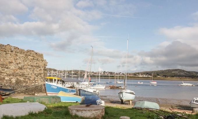 Conwy Cottage | Riverside Cottage: Pet-Friendly Retreat with Ocean Views