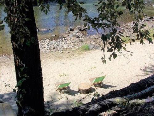 Grand Forks Hotel | Riverside Court RV and Cabins