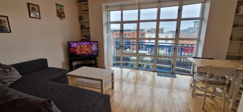 The Liberties Apartment | Riverside Duplex Walk to Temple Bar & Guinness's