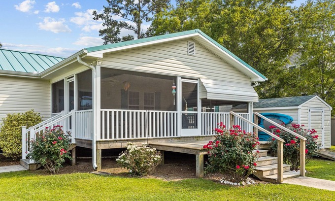 Morehead City House | Riverside Retreat: Kayaks, Ocean Views & 10/10 Guest Rated