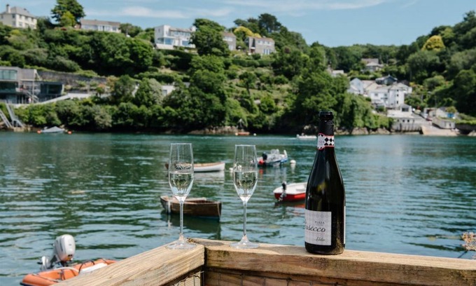 Fowey Cottage | Scenic Riverside Cottage in Fowey with Spa and Hot Tub