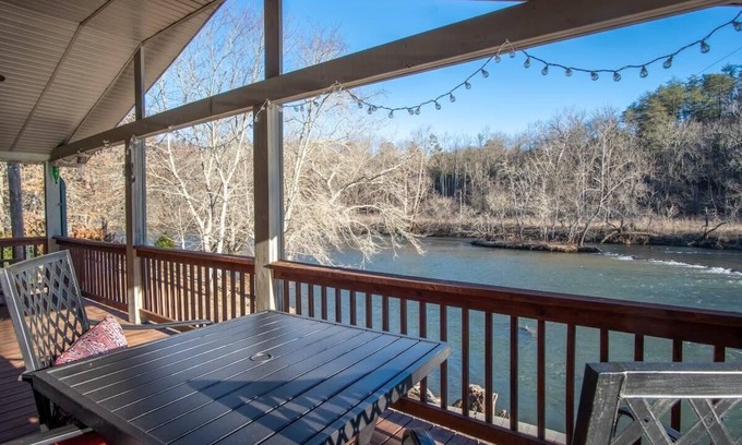 Franklin House | Relax by the River: Spa Retreat in Western North Carolina