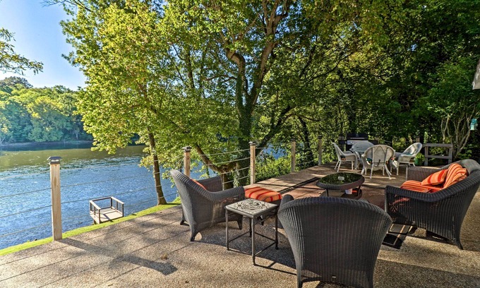 Mountain Home House | Riverside Hide-A-Way: Perfect Patio, BBQ & Fishing Fun