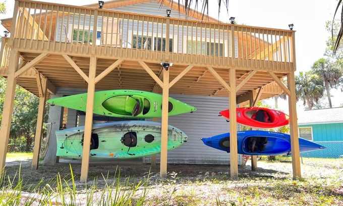 Weeki Wachee Gardens House | Riverside House: Kayaks, Manatees & Oceanfront Views