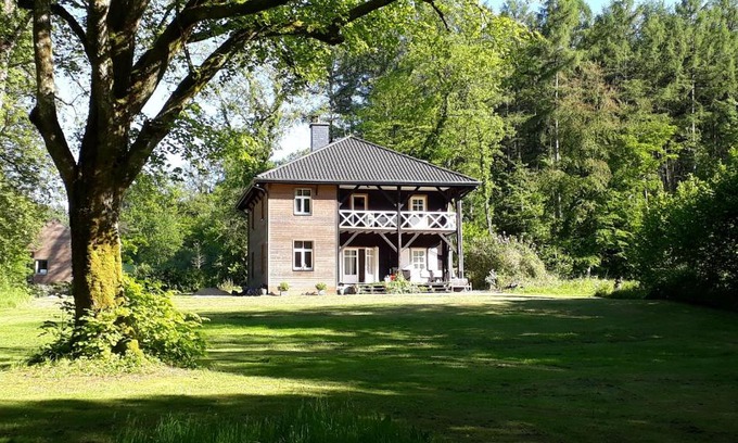 Chiny House | Pet-Friendly Riverside House with High Guest Ratings