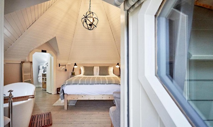 Aymestrey Hotel | Pet-Friendly Riverside Inn in Aymestrey - Rated 9/10!