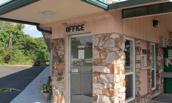 Dallas Hotel | Eco-Friendly Riverside Inn in Dallas with Breakfast Included