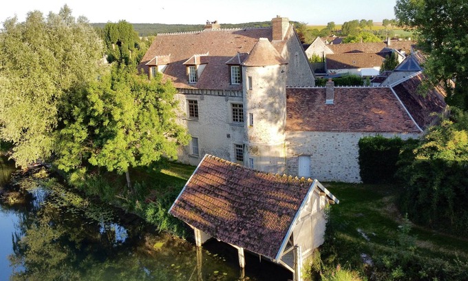 Marnay-sur-Seine House | Relaxing Riverside Monastery: 1 Bedroom Apartment & Garden