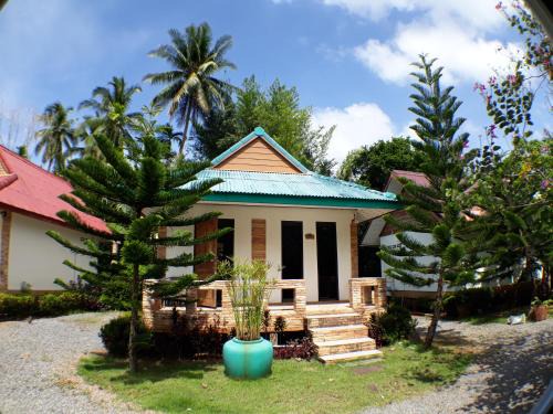 Ban Pa Yang Resort | Pet-Friendly Riverside Palm Resort - 9/10 Guest Rated Experience