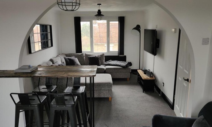 St Neots Apartment | Riverside Park Penthouse: Family-Friendly Retreat in St Neots