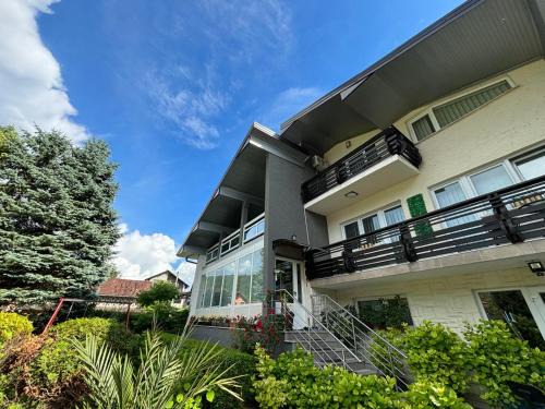 Mali Radic Villa | Riverside Resort Una: Family-Friendly with Breakfast Included