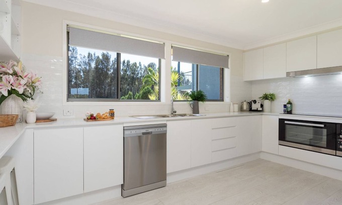 Coolangatta House | Riverside Retreat – absolute river front