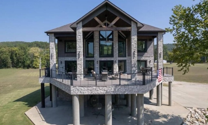 Van Buren Cabin | Riverside Retreat: Family-Friendly Getaway with Kitchen Access