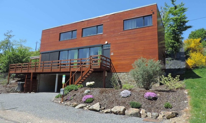Coo House | Modern Cottage Retreat with Sauna and Pet-Friendly Amenities