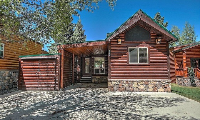 Breckenridge Ski Chalet | Riverside Rhapsody: Premier Breckenridge Chalet Retreat