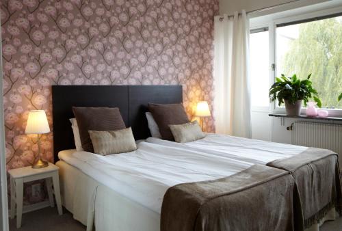Roslunda-Kronotorp Hotel | Inviting Riverside Hotel in Ängelholm with Family Amenities