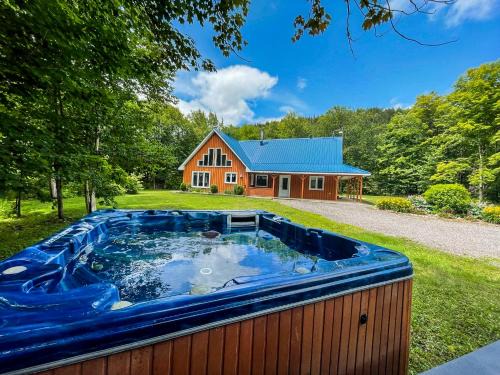 Saint-Raymond Ski Chalet | Escape to Les Chalets Tourisma: Nature Retreat with Pool