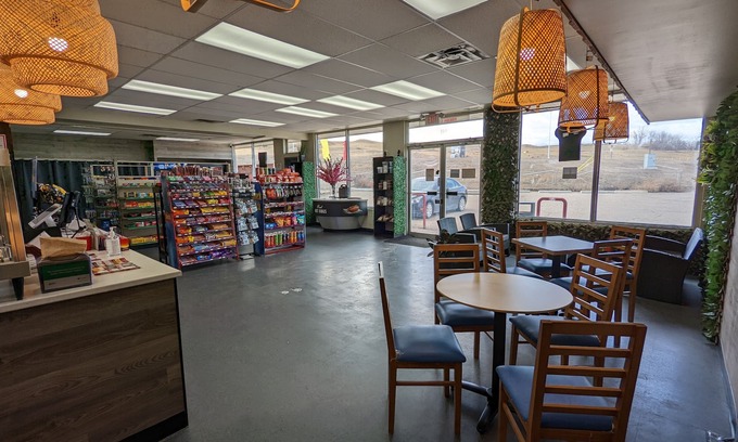 Medicine Hat Hotel | Riverside Motel: Guest Rated 10/10 with Family-Friendly Amenities