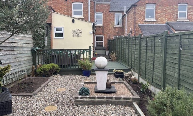 Evesham House | Riverside Town within easy reach of Cotswold Villages. Family friendly