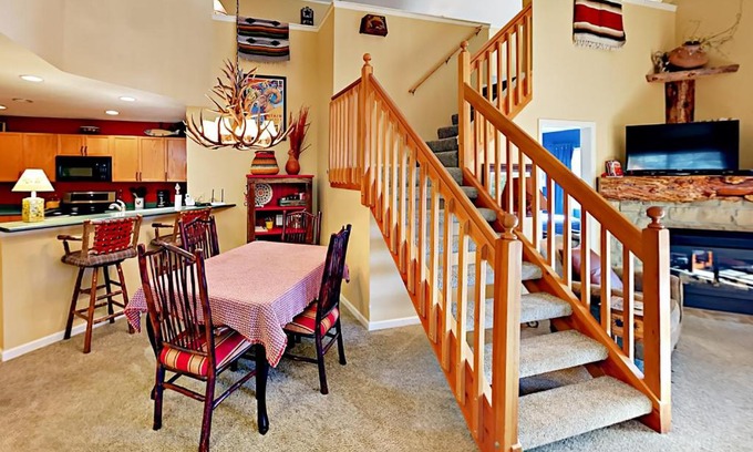 Edwards Apartment | Riverside Treehouse: Family-Friendly Retreat with Pool & Hot Tub