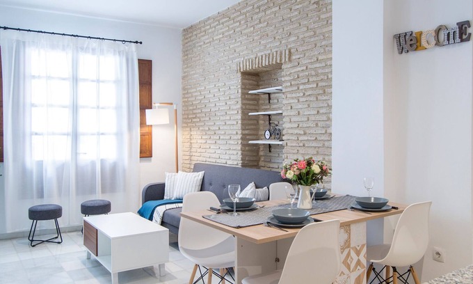 Triana Apartment | Riverside Triana Apartment: Relaxing Getaway with Spa & Kitchen