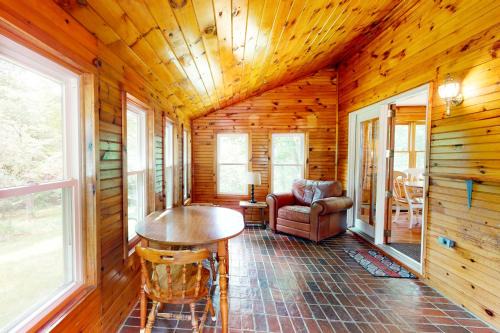 Hiram House | Riverside: Guest Rated 10/10, Pet and Child Friendly Stay