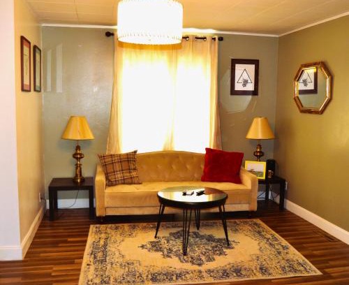Grand Forks Apartment | Child-Friendly Riverside Retreat with 8.9/10 Guest Rating