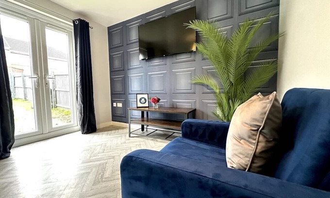 Middlesbrough House | Riverside View Retreat with Pet-Friendly Amenities