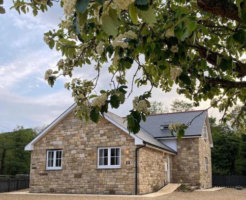 Wooler House | Riverside View - Modern 4-Bedroom House with Hot Tub